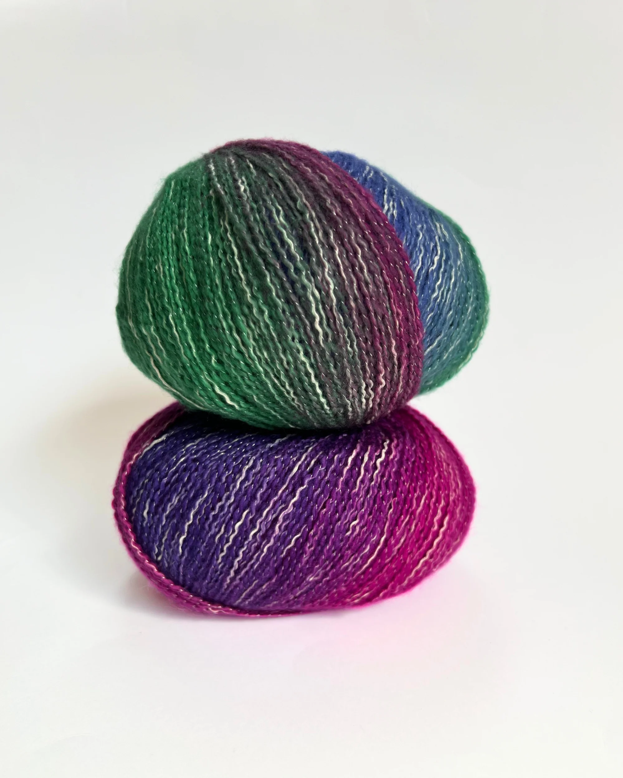 Iridescence 8 ply - Image 11