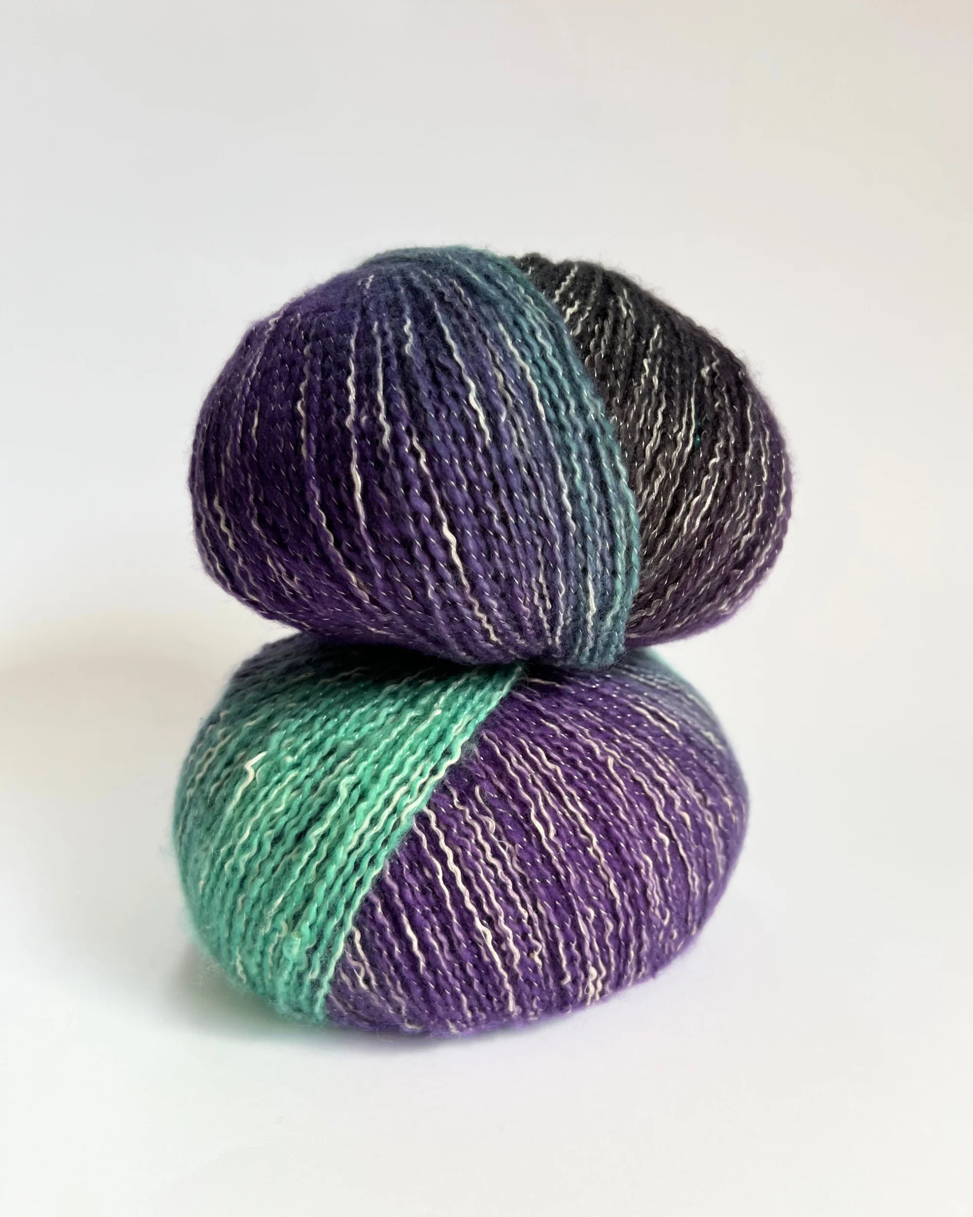 Iridescence 8 ply - Image 7