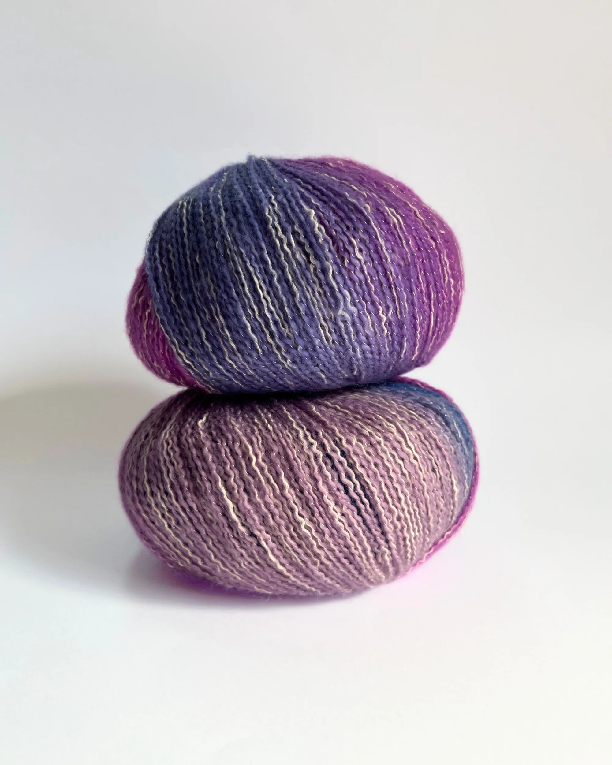 Iridescence 8 ply - Image 9