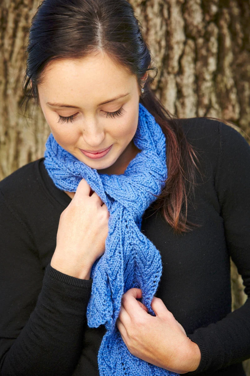 PT 8425 - 4 Scarves - Knitting Pattern - Image 3