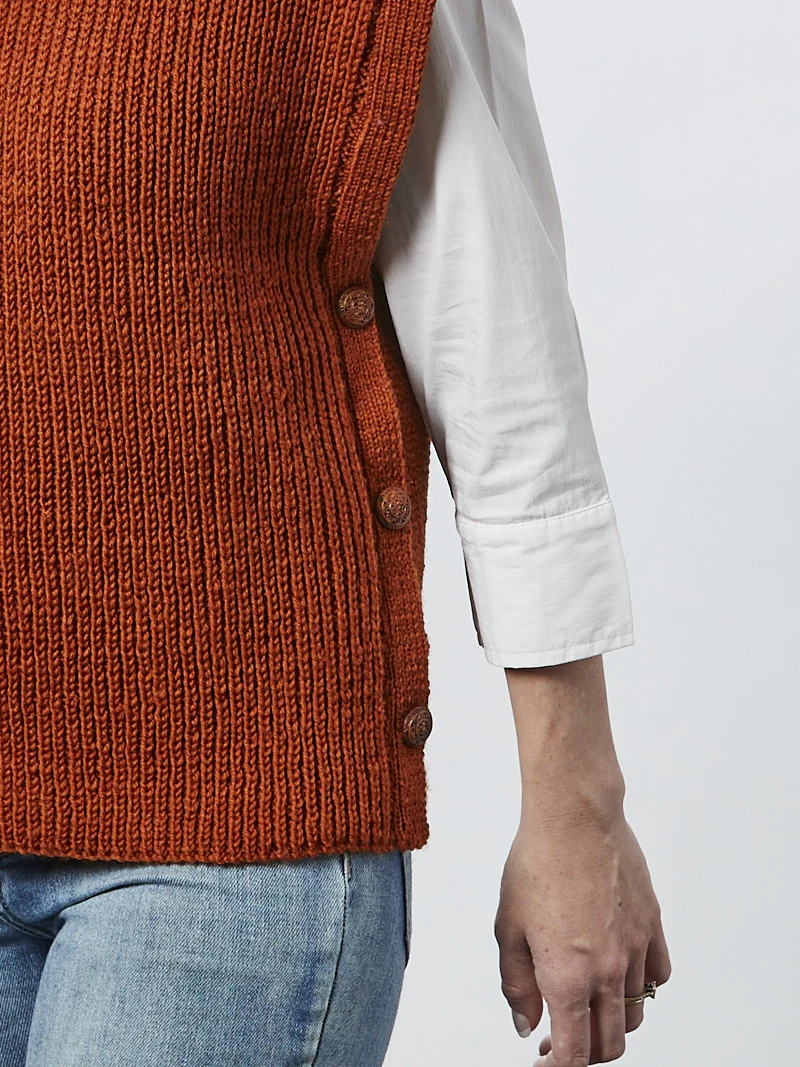 PT 8647 Shaker Rib Buttoned Vest - Knitting Pattern - Image 3